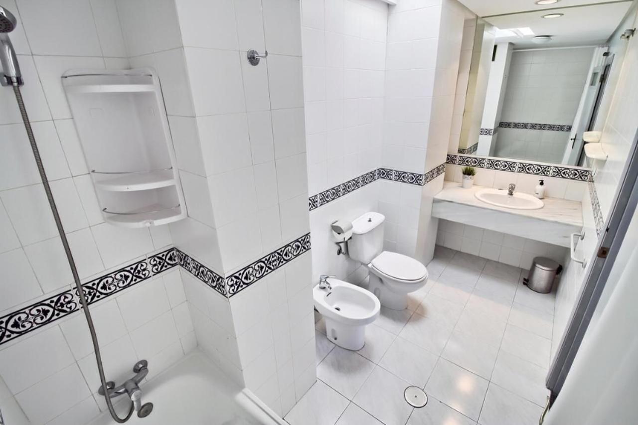Atico Con Terraza Privada En Malaga Centro Lägenhet Exteriör bild